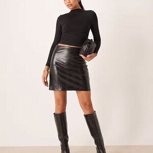 Sans Souci Faux Leather Croc Mini Skirt Shiny Black Medium